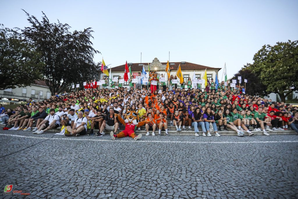 Bola Ao Ar Na XI Festa Nacional Do Minibasquete