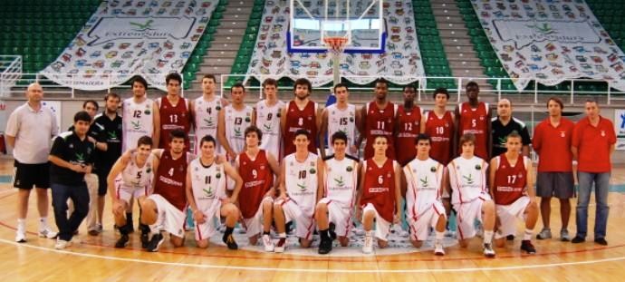 Formação do SL Benfica jogou em Cáceres