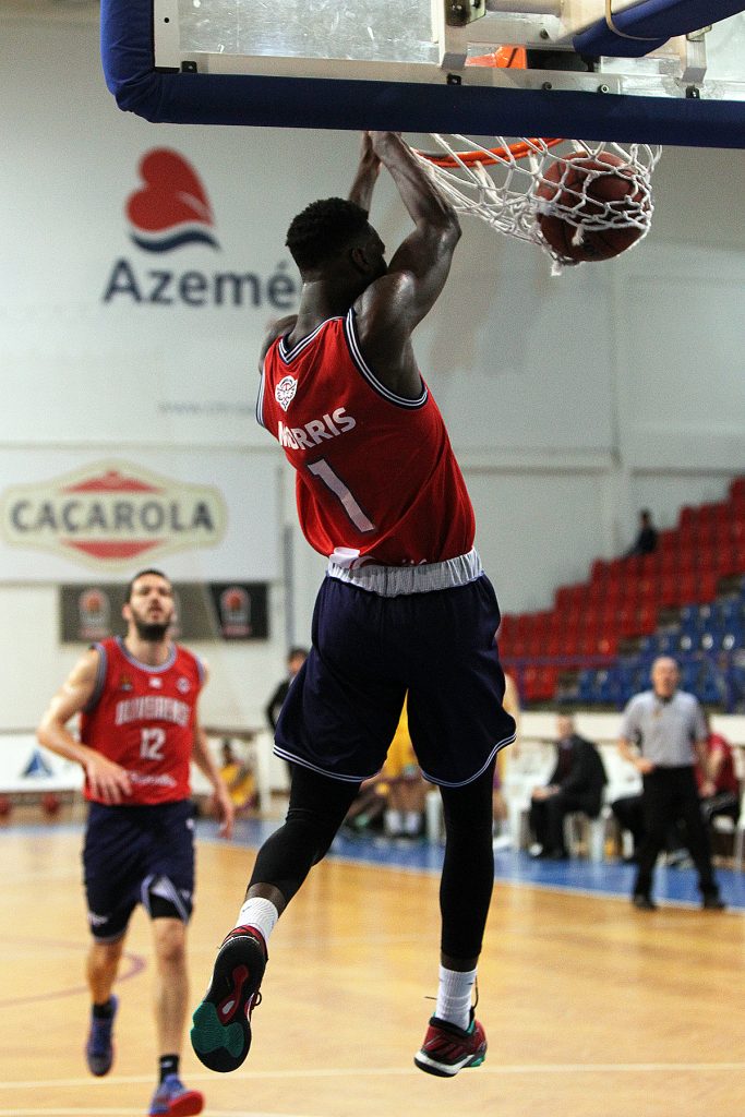 Oliveirense Entra Nos Playoffs Com Vitória Sobre Illiabum (92-72)