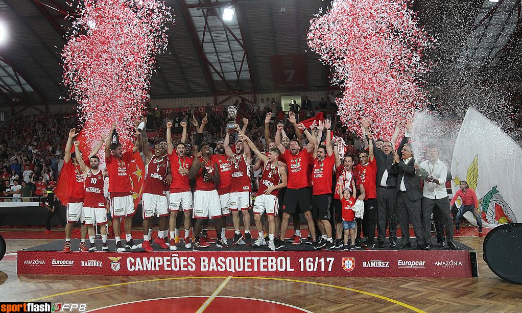 SL Benfica alcan a t tulo nacional pela 27. vez