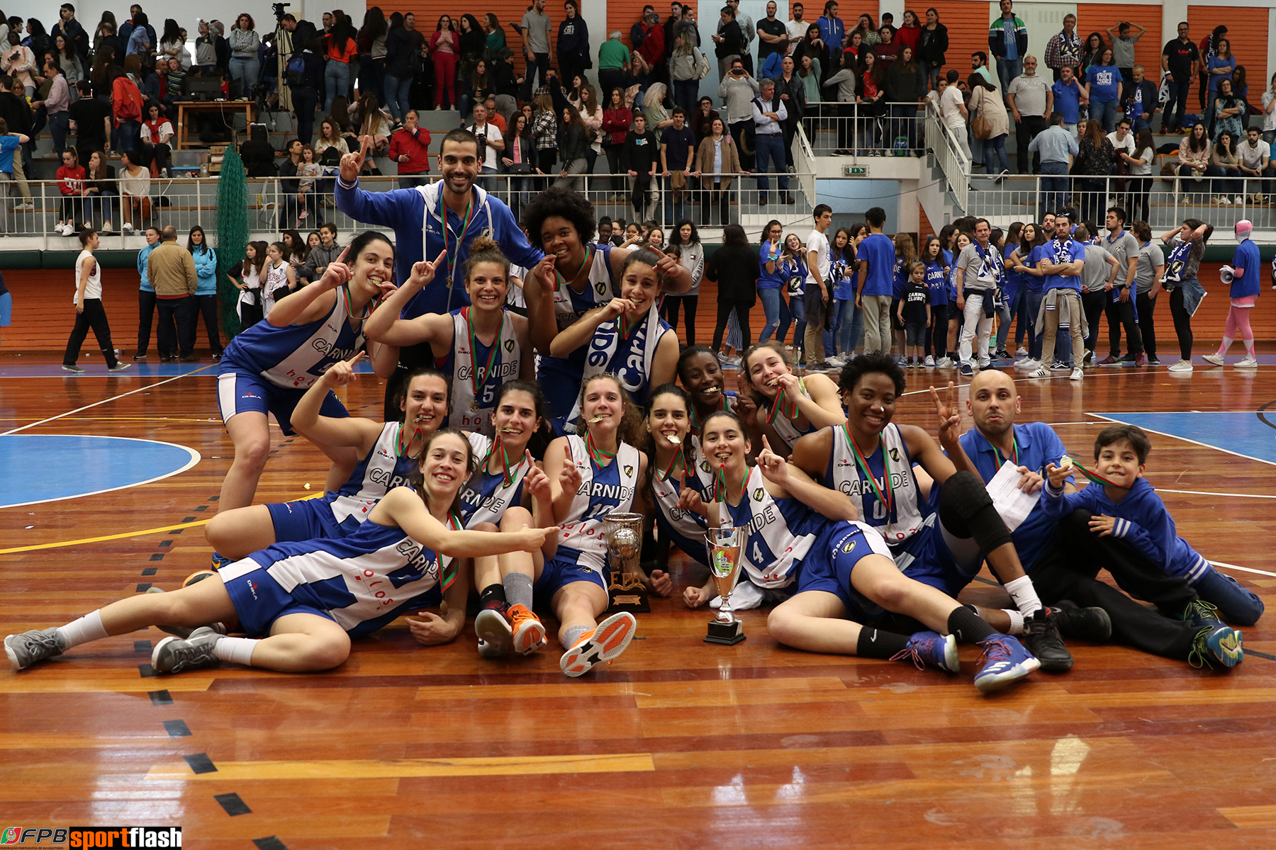 CARNIDE CLUBE/HOLOS CAMPEÃO NACIONAL - Carnide Clube/Holos - Basquetebol