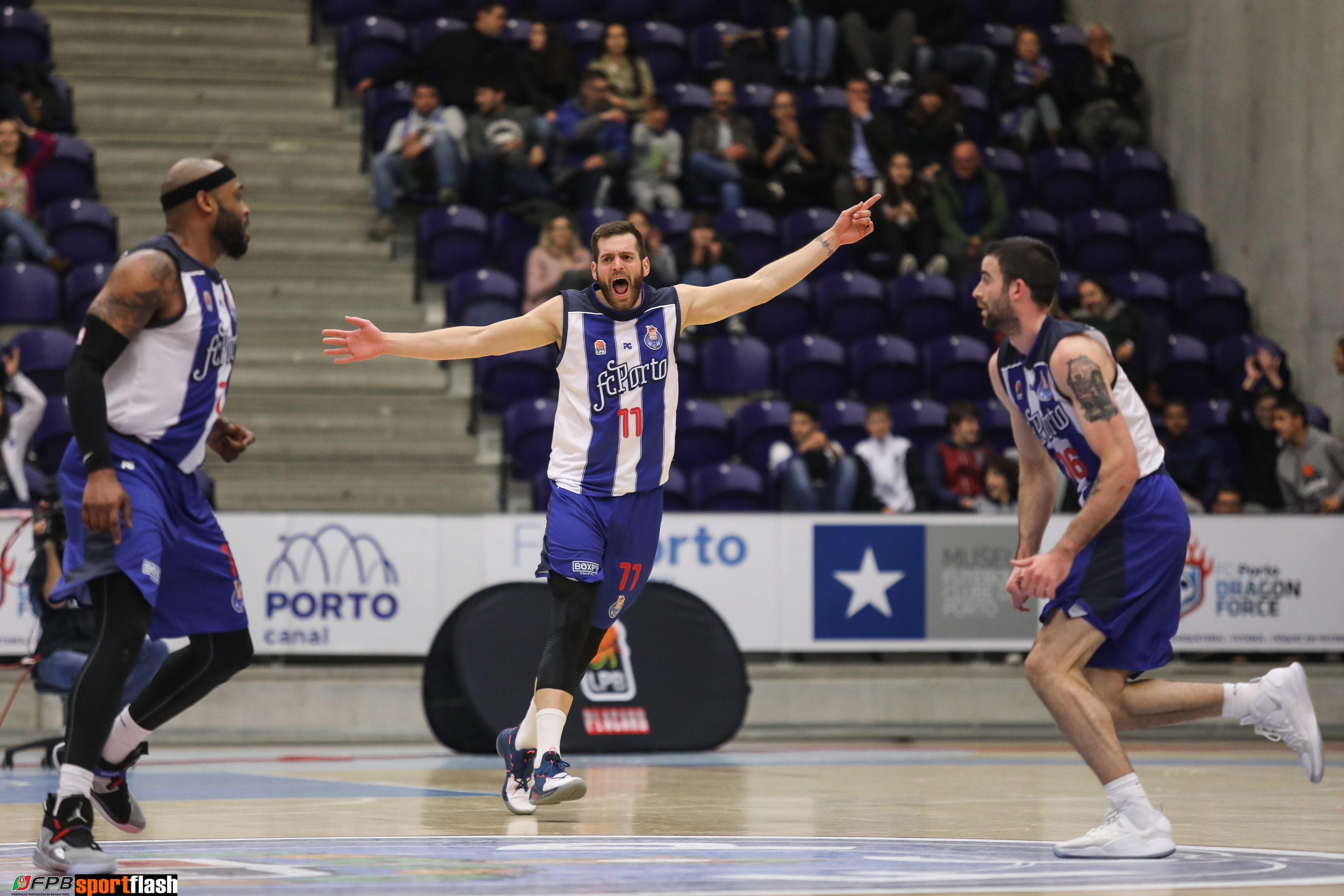 Grande Recuperação “azul E Branca” Vale Vitória Sobre A UD Oliveirense ...