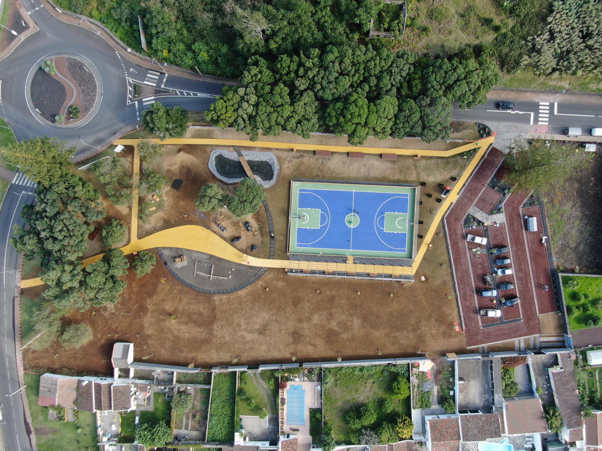 Novo campo basquetebol Mata Caf  