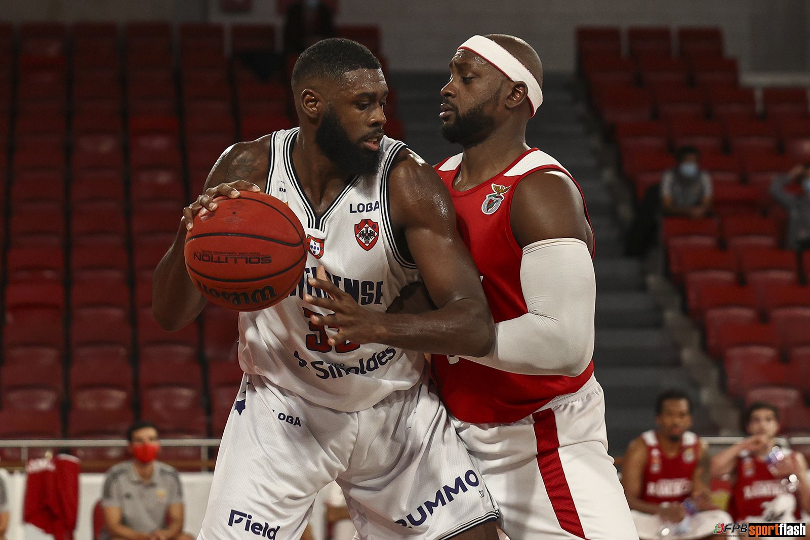 Basquetebol: Oliveirense bate Benfica e é bicampeã nacional