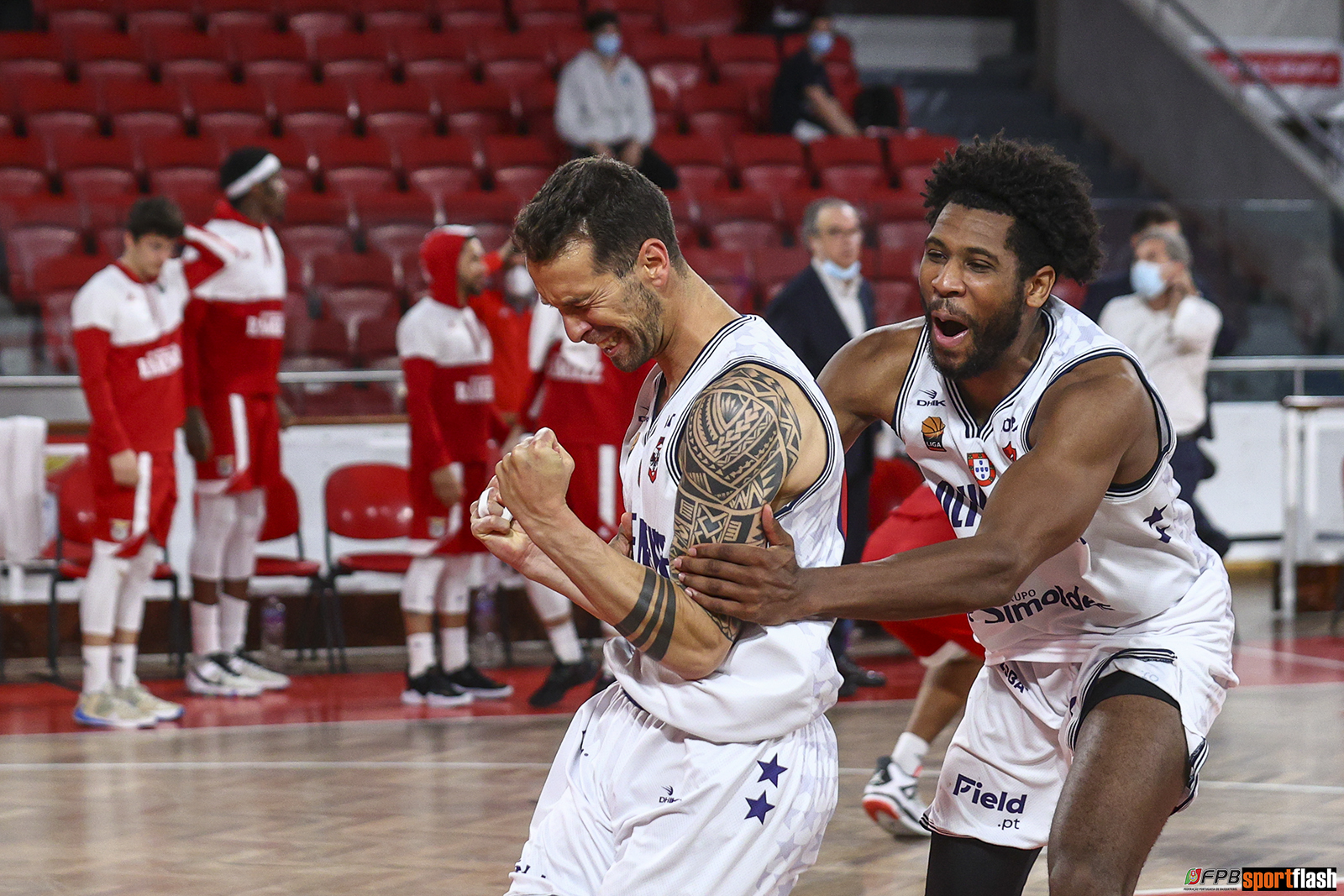 Buzzer beater de Balseiro iguala eliminatória para a Oliveirense