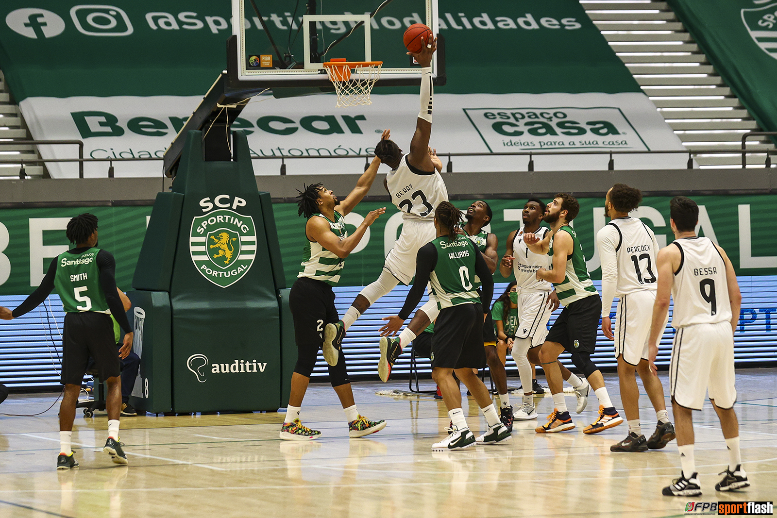 Buzzer beater de Balseiro iguala eliminatória para a Oliveirense