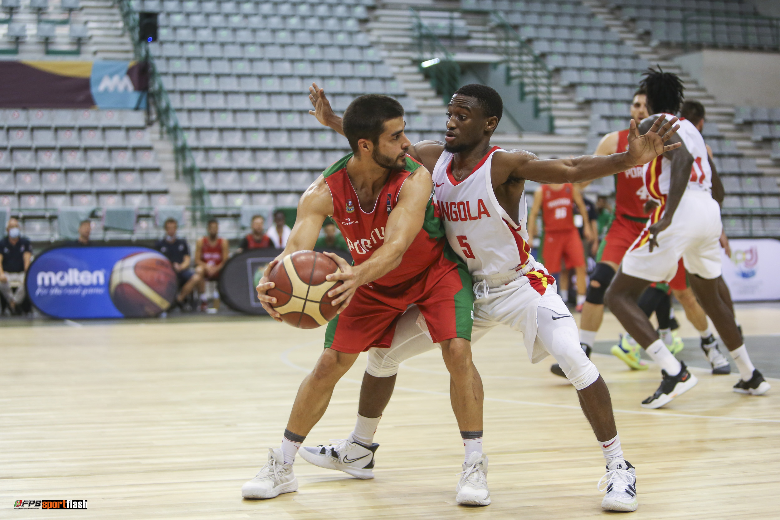 Angola vence Eslováquia no I Torneio Internacional de basquetebol