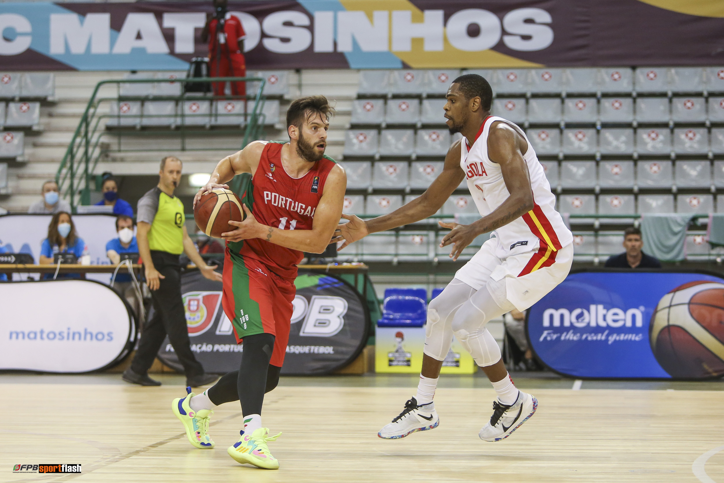 Angola vence Eslováquia no I Torneio Internacional de basquetebol