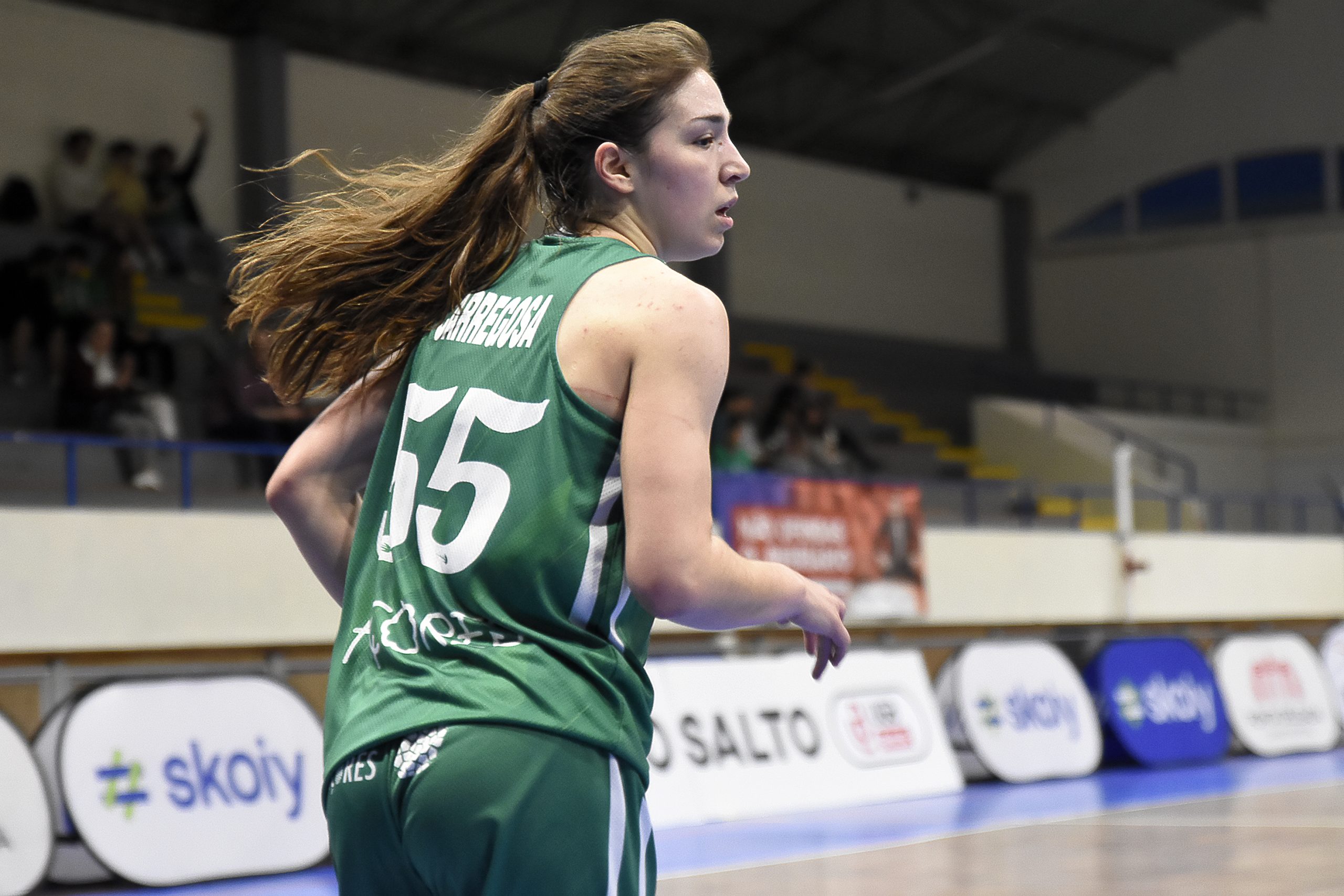 Benfica arrasa a Ovarense no jogo 1 das meias-finais da Liga Betclic de  basquetebol