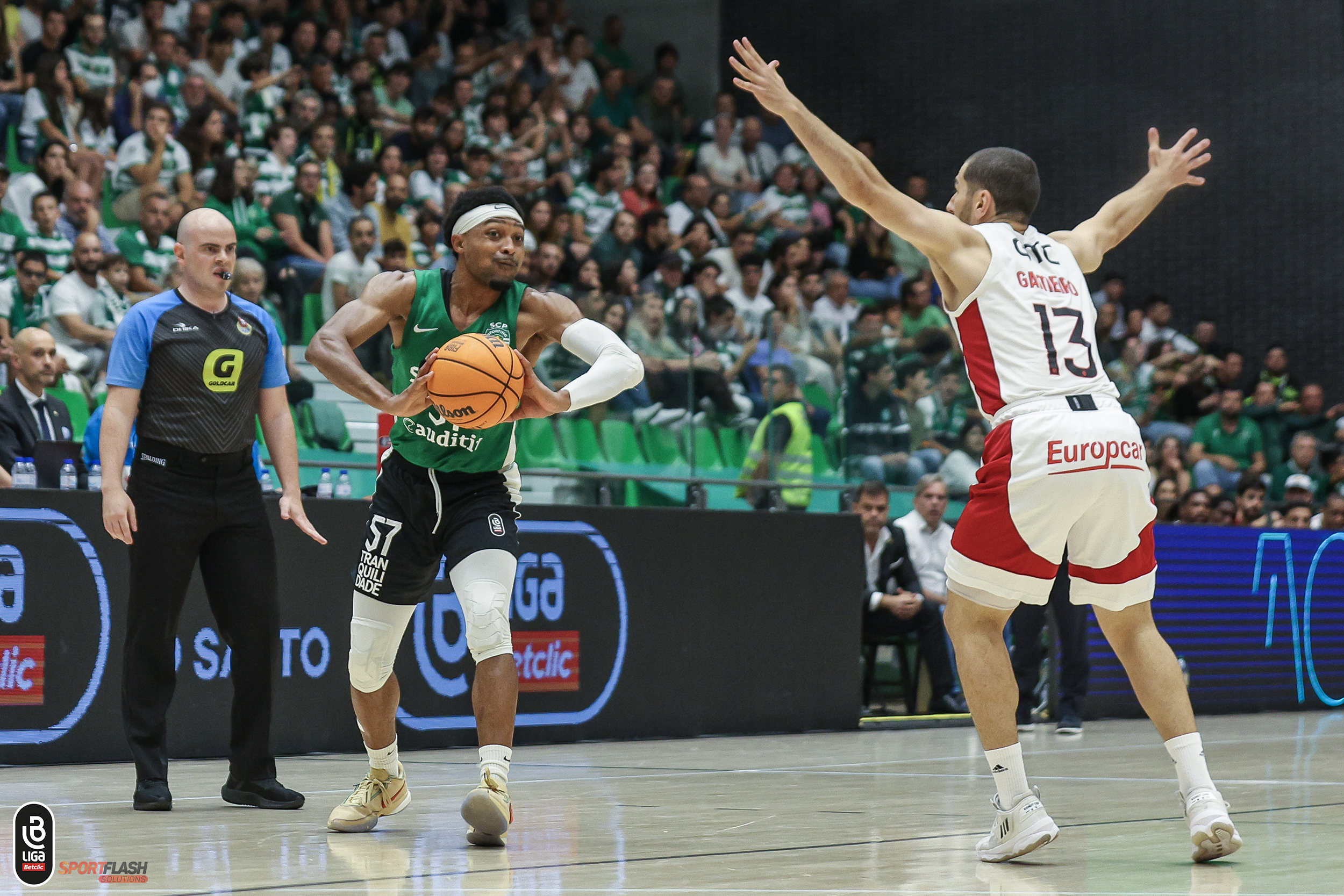 Quatro jogos, três vitórias, xeque-mate: Benfica volta a vencer Sporting e  sagra-se bicampeão nacional de basquetebol – Observador