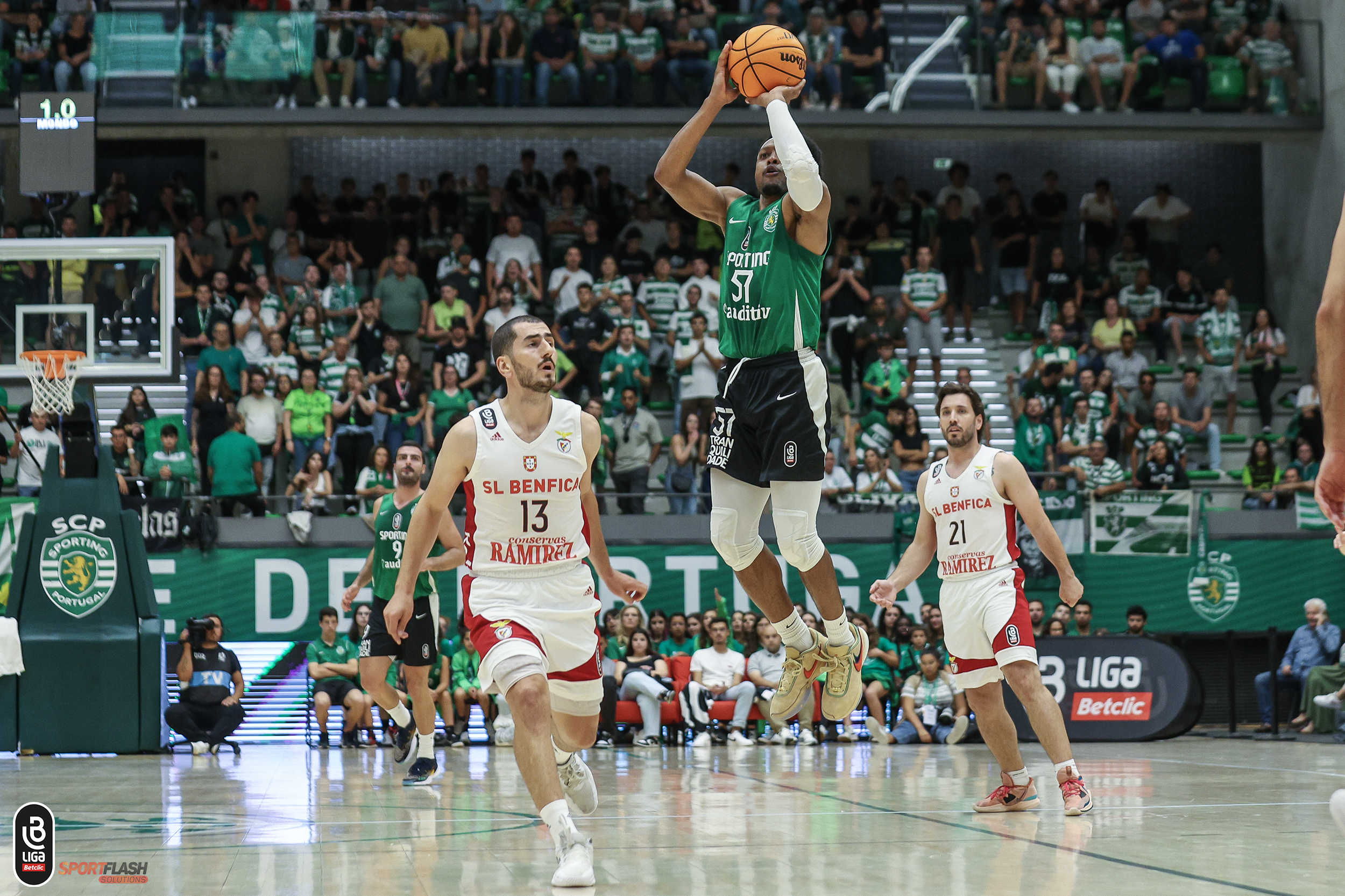 Quatro jogos, três vitórias, xeque-mate: Benfica volta a vencer Sporting e  sagra-se bicampeão nacional de basquetebol – Observador