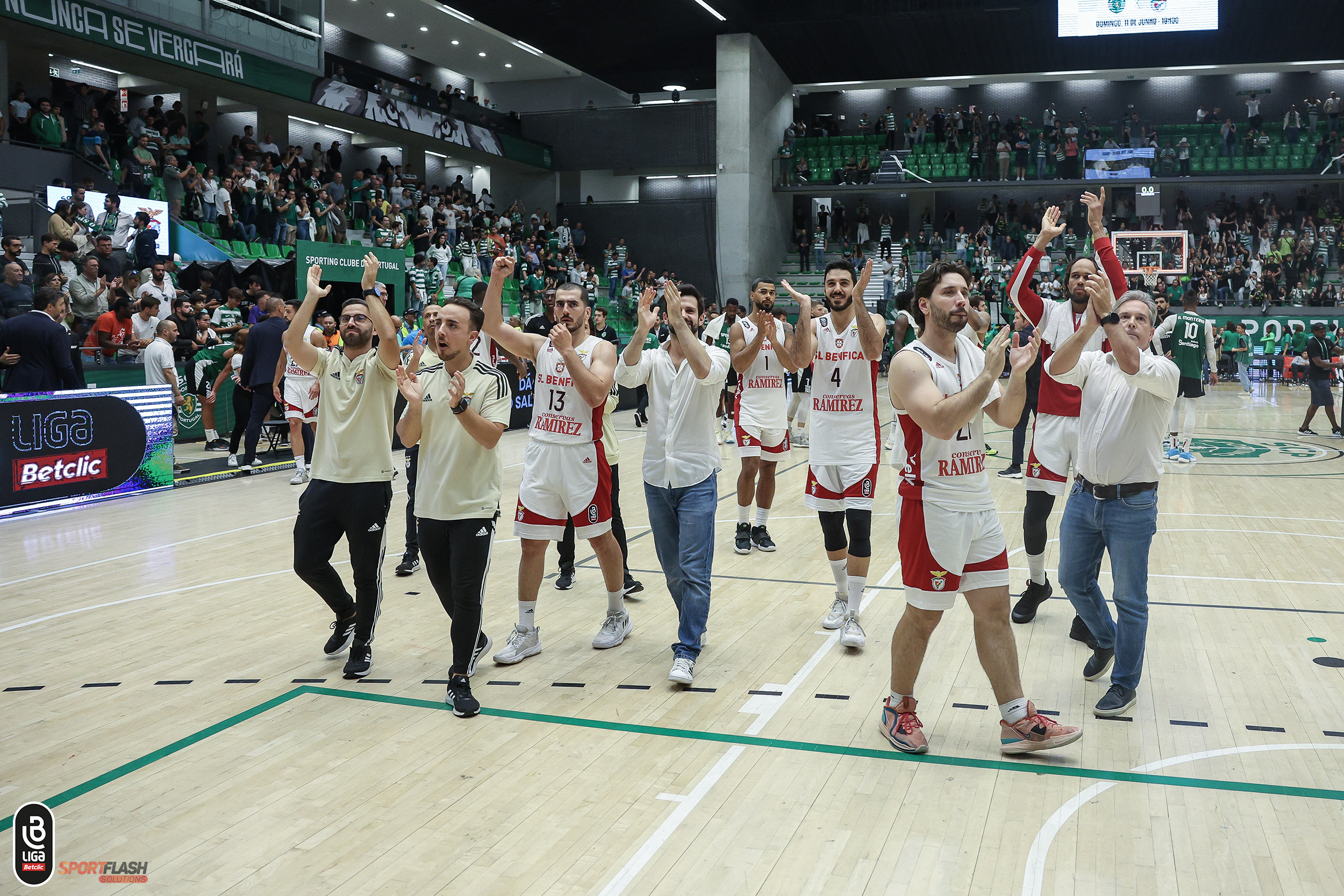 Quatro jogos, três vitórias, xeque-mate: Benfica volta a vencer Sporting e  sagra-se bicampeão nacional de basquetebol – Observador