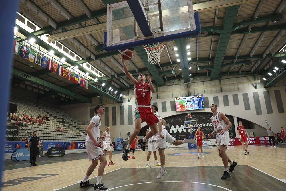 Seleção Nacional de basquetebol defronta hoje a Eslováquia e