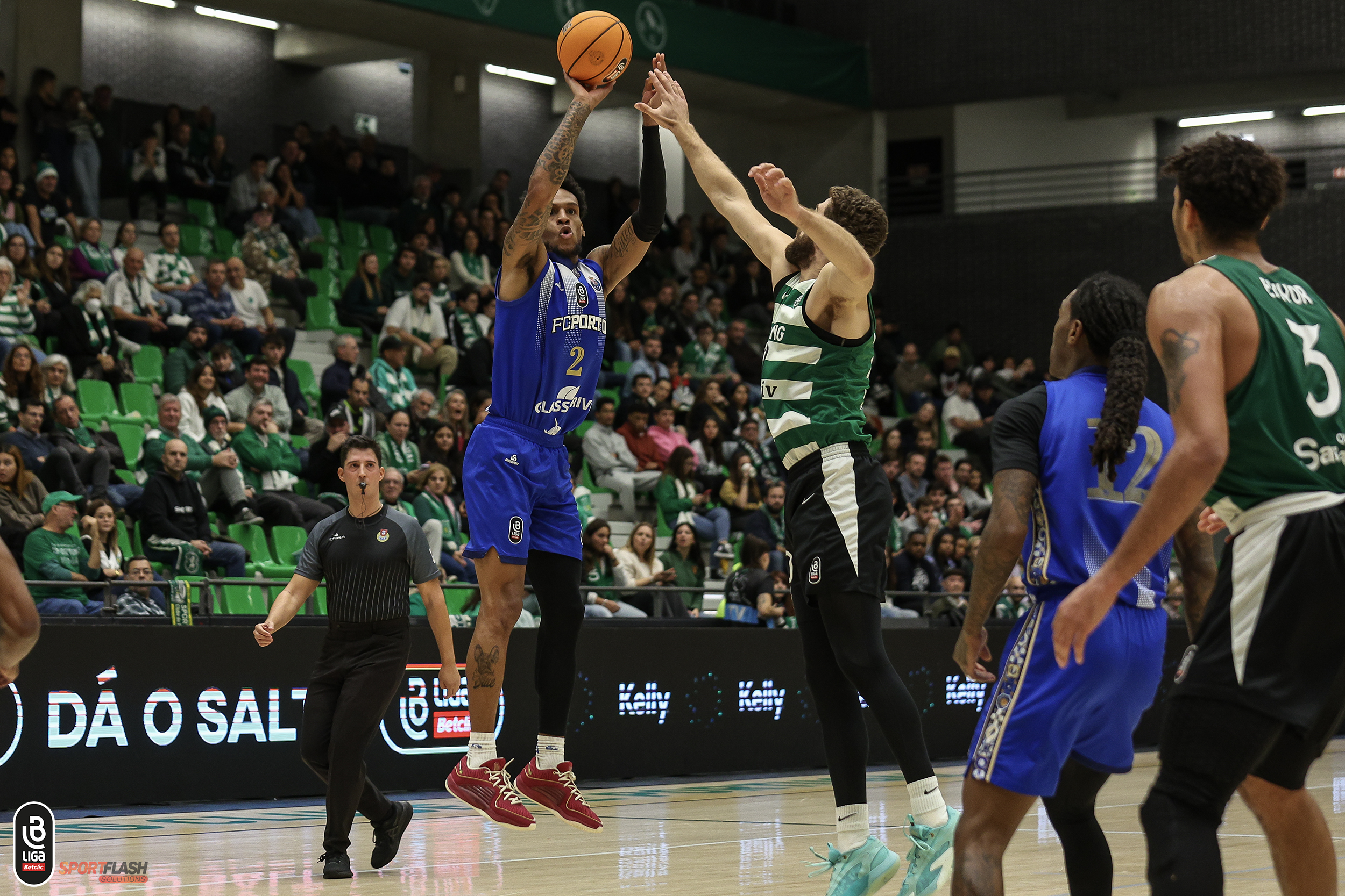 BASQUETEBOL Liderança e última invencibilidade da Liga em jogo 